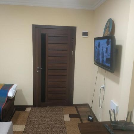 Central Lighthouse Apartment Ереван Екстериор снимка